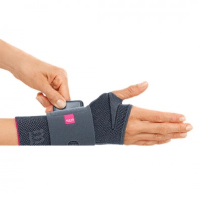 Elastic Wrist Support with Stabilizing Splint - Manumed Active
