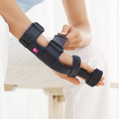 Wrist Support with Finger Splint - Medi CTS