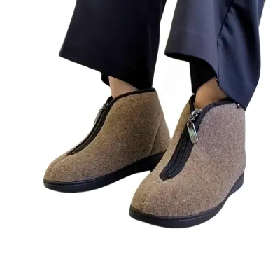 Bottes chaussons en peuplier brun clair | Forro de Lã ® Loja Ortopédica