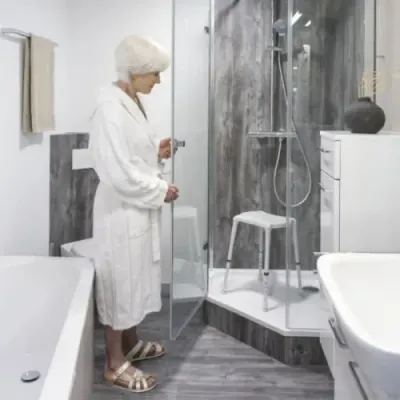 Tabouret de bain et DOT des toilettes Invacare