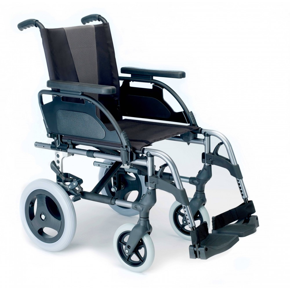 Кресло коляска управляемая пациентом сопровождающим лицом с приводом на задние колеса складная