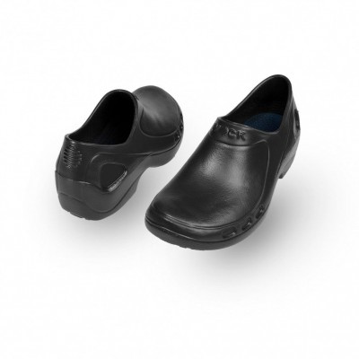 Wock Everlite Closed Black Clog